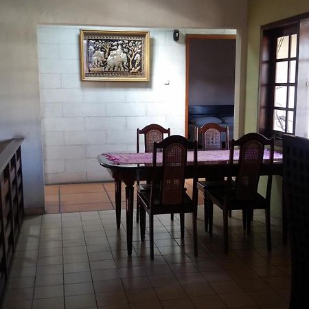 Peye Guesthouse Malang Exterior foto