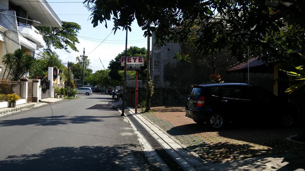 Peye Guesthouse Malang Exterior foto