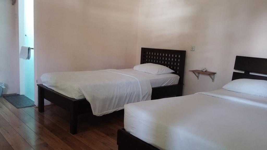 Peye Guesthouse Malang Exterior foto