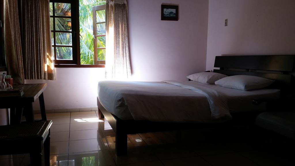 Peye Guesthouse Malang Exterior foto