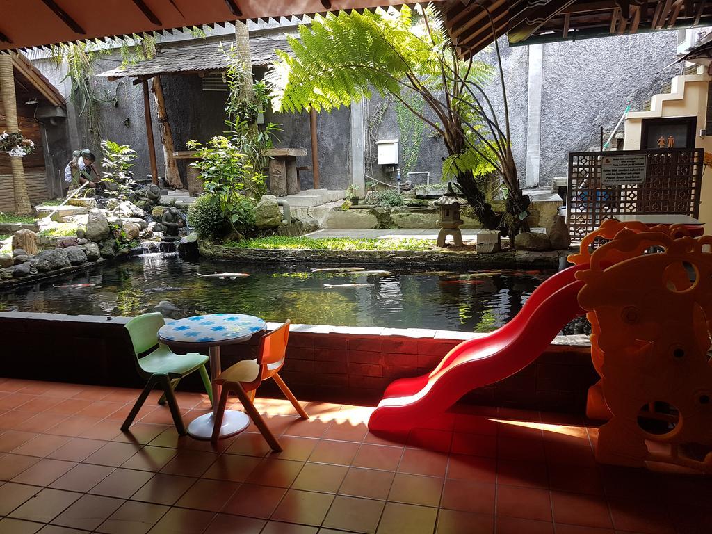 Peye Guesthouse Malang Exterior foto
