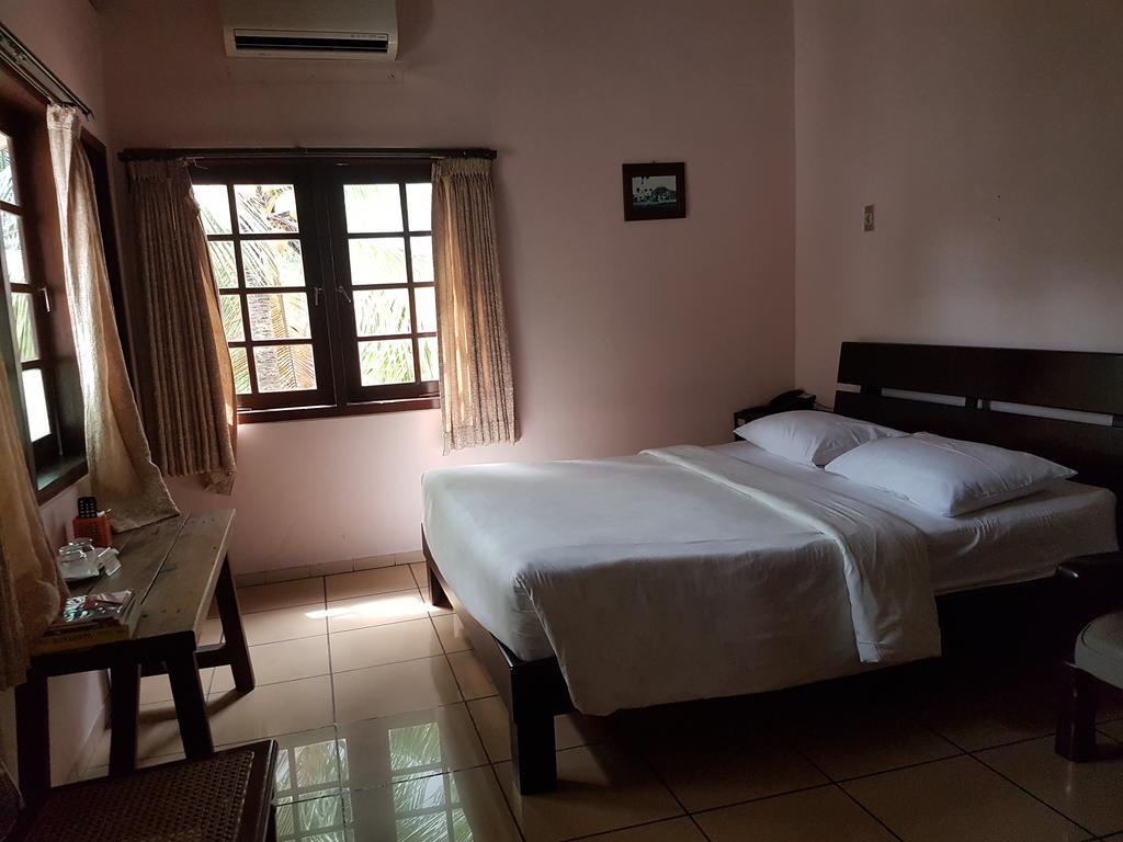 Peye Guesthouse Malang Exterior foto