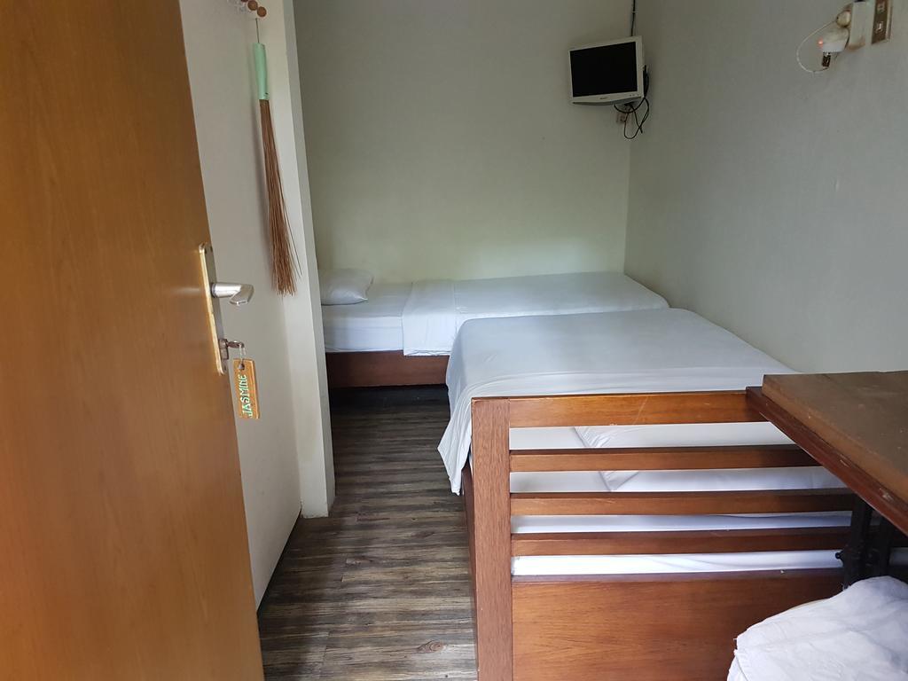 Peye Guesthouse Malang Exterior foto